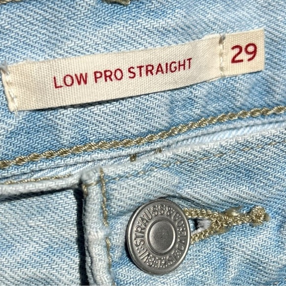 🌻Levi's Low Pro Vintage fit Lightwash Jeans Women's Size 29 - Picture 6 of 8